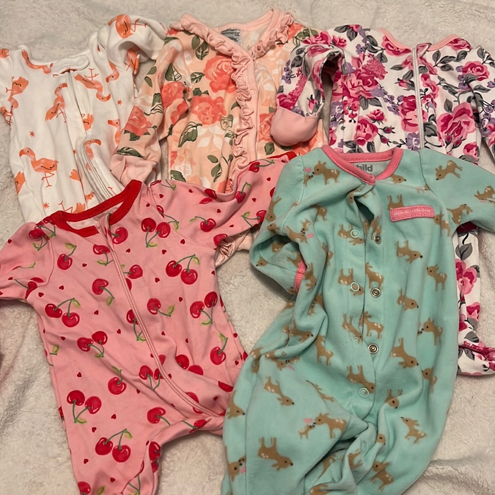 Baby girl sleepers NB